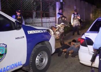 Rescatan a joven raptado y detienen a quienes lo llevaban en un vehículo | Móvil Emergencia SPS