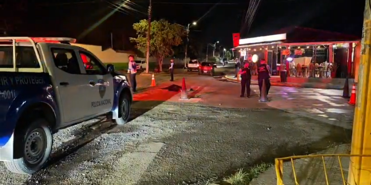 Borracho perece tras caer del bus que pretendía abordar en La Lima | Móvil Emergencia SPS