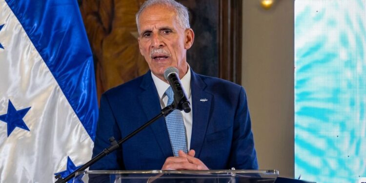 Asfura: “Nueva ley abriría la puerta para que empresarios negocien su propia energía con los generadores”