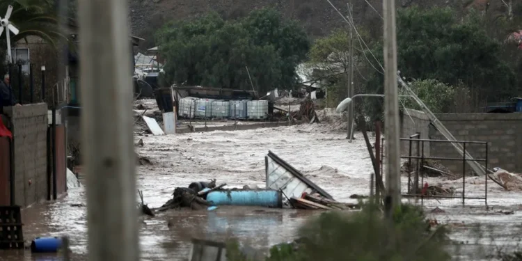 Dos fallecidos y más de 2,000 personas aisladas por el nuevo temporal en Chile