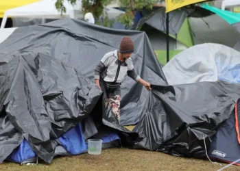 Fuertes lluvias en Pereira agravan la situación de los damnificados por el terremoto en Colombia