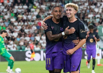 Raphinha y Fermín lideran la goleada del Barcelona al Elche