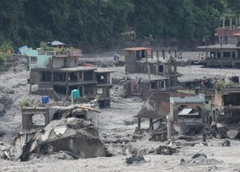 Nepal y China luchan por localizar a casi 3,000 desaparecidos tras el mortífero alud