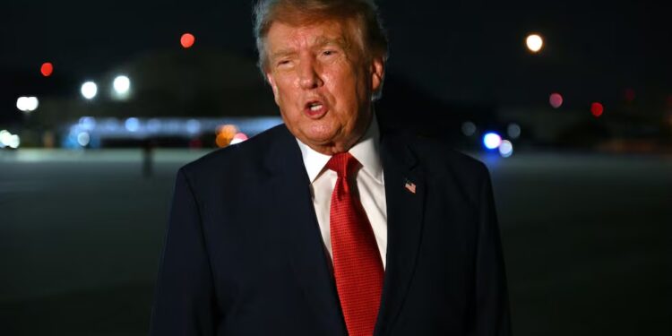 Trump afirma que EE.UU. controla el estrecho de Ormuz mientras Irán amenaza con mantenerlo cerrado