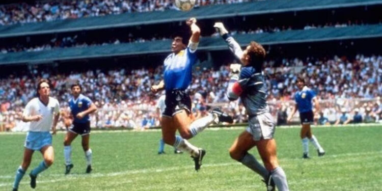 Subastarán balón del gol de la Mano de Dios