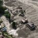 Equipos de rescate trabajan contrarreloj para hallar a cientos de desaparecidos tras las inundaciones entre Nepal y China