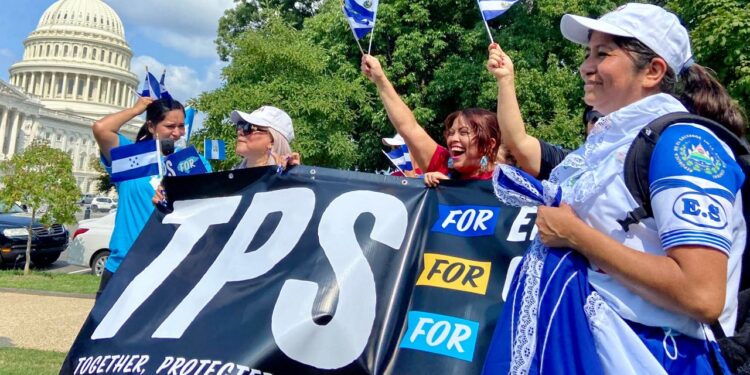 TPS para El Salvador vencería el 9 de septiembre, según USCIS; DHS dice que aún no hay aviso