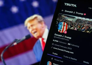 Demandan a Donald Trump por vender el acceso rápido a mensajes en su red social Truth Social