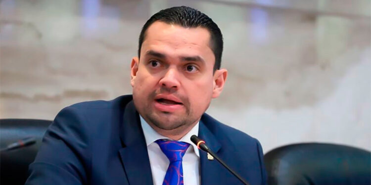 Tomás Zambrano descarta iniciativa para restringir licencias de conducir motocicletas según su cilindraje