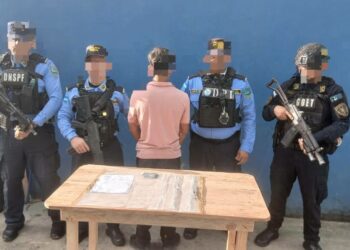 Aprehenden a menor de 16 años en posesión de 157 “piedras” de supuesta droga crack