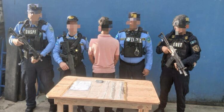 Aprehenden a menor de 16 años en posesión de 157 “piedras” de supuesta droga crack