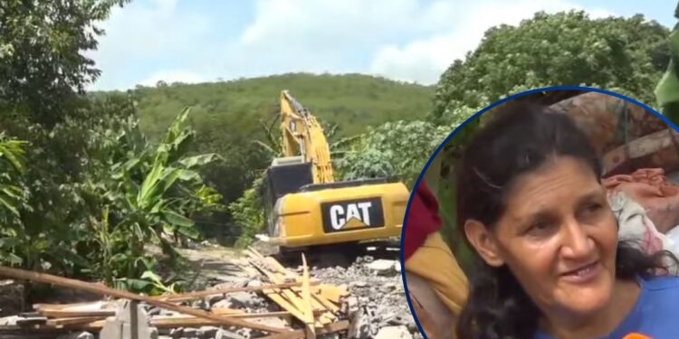 “Vamos a ver para dónde nos vamos”: Desalojan a invasores de tierras en El Ocote, Villanueva, Cortés