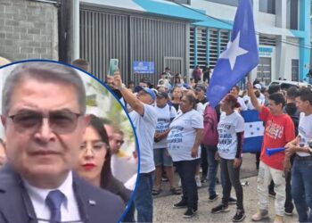 “Vengo a enfrentar otra persecución política”: Juan Orlando Hernández llega a audiencia denunciando indefensión