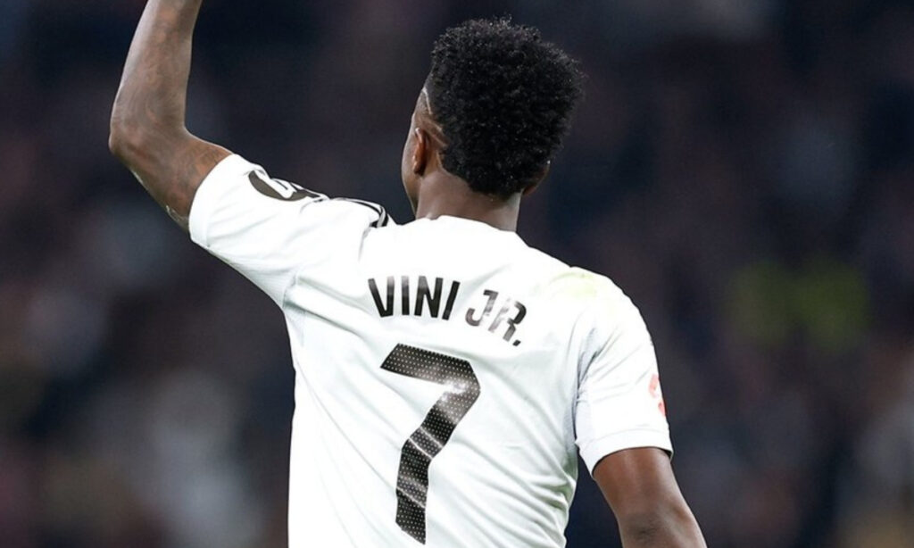 Vinícius firma nuevo contrato con Real Madrid