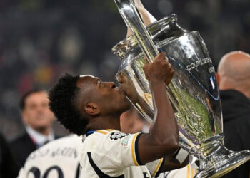Vinícius firma nuevo contrato con Real Madrid