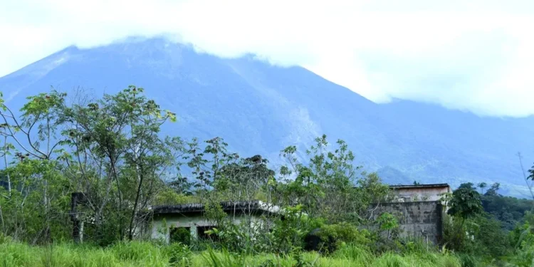 El volcán de Fuego, uno de los tres activos en Guatemala, pierde fuerza en sus erupciones