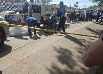 Una persona fallecida tras estrellarse en una vivienda en la colonia Villa Nueva