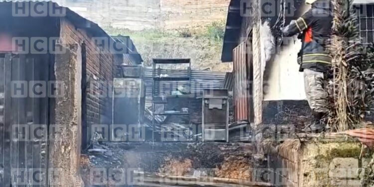 Un hombre muere calcinado tras vertiginoso incendio en una vivienda en Danlí, El Paraíso