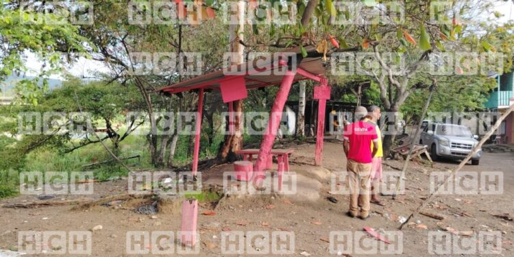 ¡La tormenta se convirtió en tragedia! Rayo mata a una persona y deja a otra gravemente herida mientras se refugiaban de la lluvia en La Ceiba