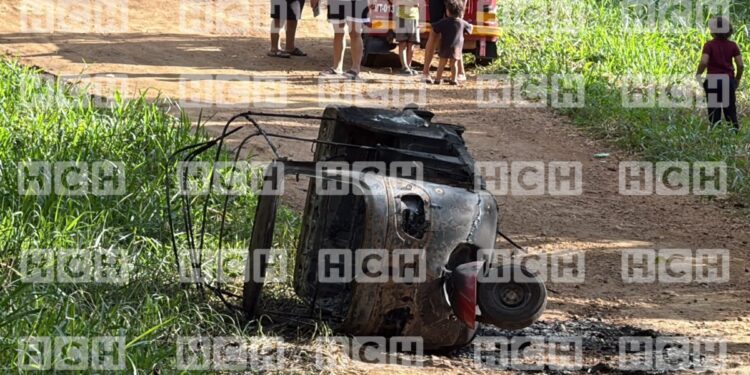 ¡Ni piedad tuvieron! Acribillan a un hombre y luego incendian su cuerpo junto a su mototaxi en Santa Cruz de Yojoa