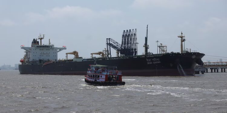 Ataque en el mar Rojo: un proyectil hundió un buque mercante de bandera india frente a las costas de Yemen