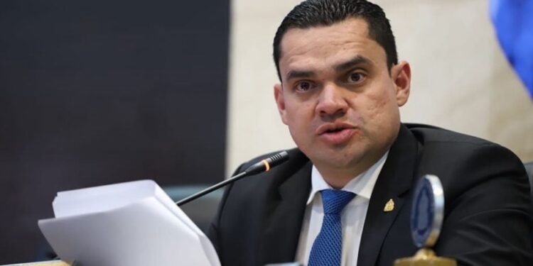 Zambrano insiste en que la privatización de la ENEE está descartada, y que la segunda vuelta electoral no es un tema prioritario