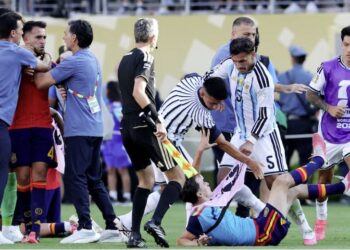 La decisión que tomó FIFA sobre las sanciones de Paredes, Molina y Almada