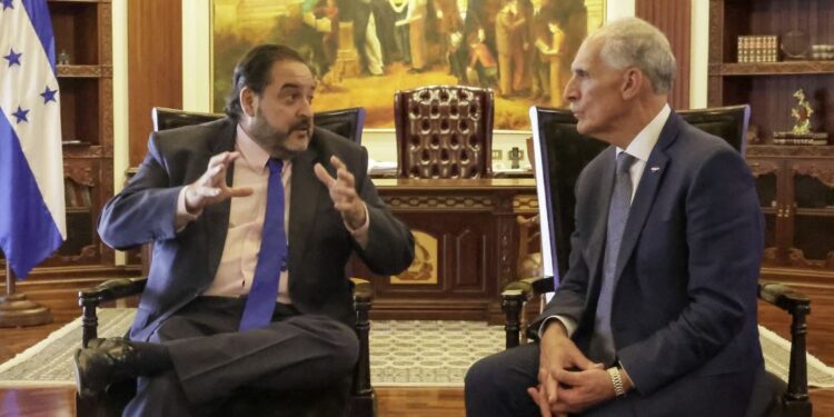 Presidente Asfura acuerda agenda estratégica con OLACDE para seguridad energética