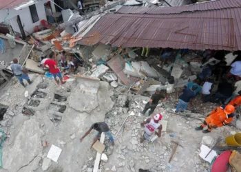 Número de muertos por el sismo en Colombia sube a 265, informa De la Espriella