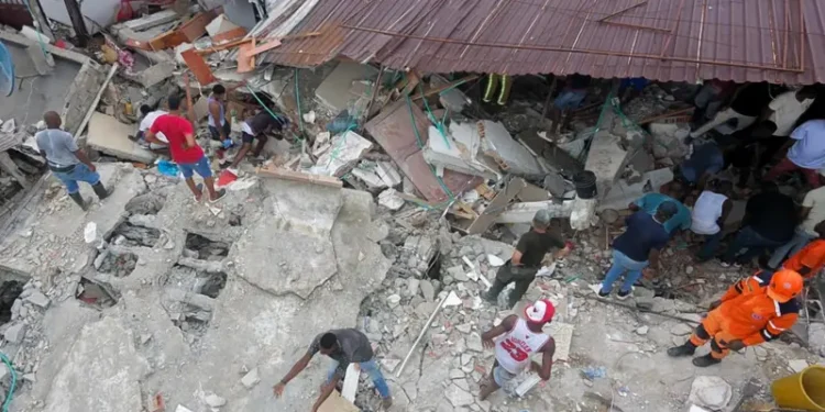 Número de muertos por el sismo en Colombia sube a 265, informa De la Espriella