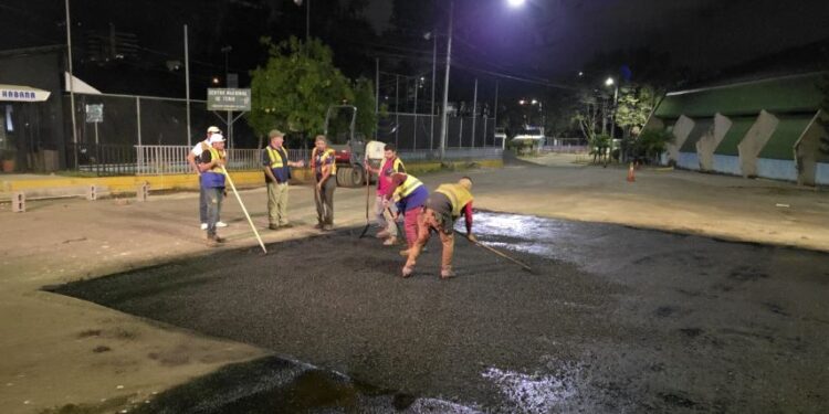 ¡Llegó el pavimento! Comenzaron con el bacheo de las calles de la Villa Olímpica