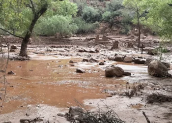 Evacúan a decenas de turistas del Gran Cañón tras fuertes inundaciones repentinas