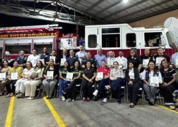 Empresarios, población y autoridades de Siguatepeque se unen y donan un moderno camión al Cuerpo de Bomberos