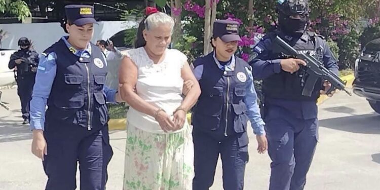 ¡Quien las ve! Dos señoras capturadas por suponerlas responsables de ordenar y financiar un asesinato