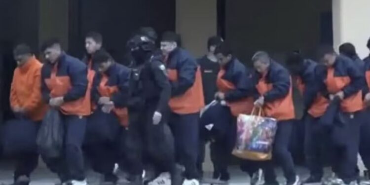 Polémica en Chile por traslado de casi 700 reos de alta peligrosidad a una cárcel “estilo Bukele”