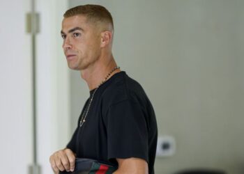 El impactante cambio de look de Cristiano Ronaldo antes de una nueva temporada con el All Nassr: “¿Quién llegó?”
