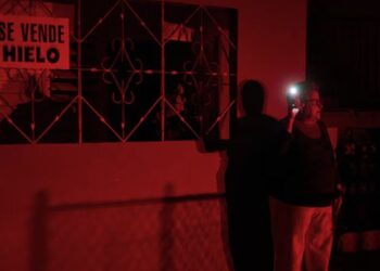 Un apagón masivo dejó sin electricidad a cuatro provincias del este de Cuba tras una falla en la red
