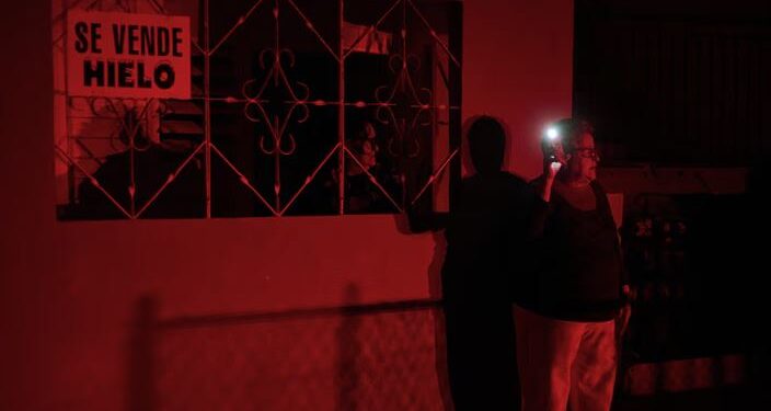 Un apagón masivo dejó sin electricidad a cuatro provincias del este de Cuba tras una falla en la red