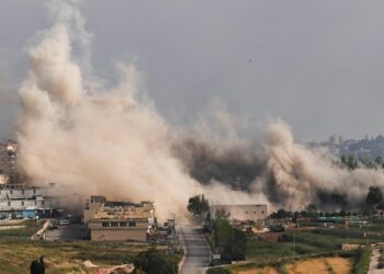 Israel emite una orden de desplazamiento forzoso y bombardea una localidad en el sur del Líbano