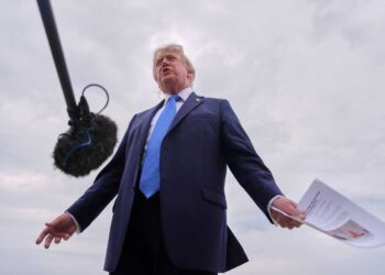 Trump amenaza con bombardear Omán si se interpone en el diálogo con Irán sobre Ormuz