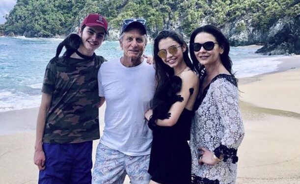 Congreso Nacional condecorará al actor de Holywood, Michael Douglas por promover el turismo en Roatán