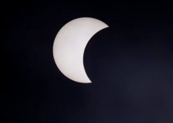 Secuencia del eclipse solar total de 2026: así es como la Luna tapó al Sol y dejó a oscuras a España