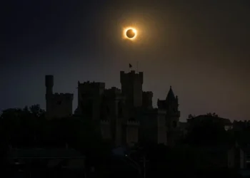 Un eclipse barre Norteamérica y Europa antes de triunfar con su totalidad en España