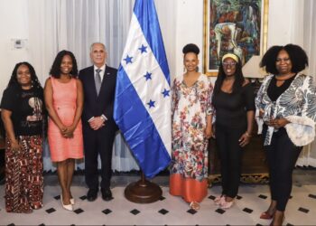 Presidente Nasry Asfura recibe a la Plataforma de Mujeres garífunas de éxito