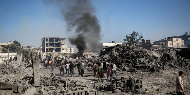 Israel bombardea una planta desalinizadora y dos casas en la Franja, y mata a una persona
