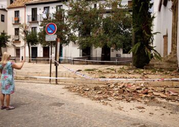 Sismo de magnitud 4.8 y casi 100 réplicas dejan daños materiales en el sur de España