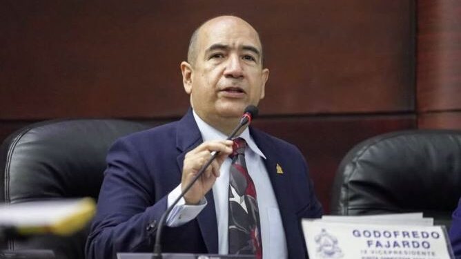 Diputado Godofredo Fajardo propone una ley para eliminar el cobro de la prueba PHUMA para ingresar a la UNAH