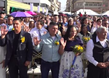 350 parejas dieron el “sí” en la Plaza Los Dolores: la capital se vistió de amor y unión