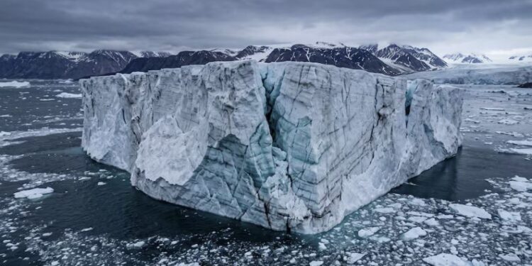 Un bloque de hielo del tamaño de Manhattan se desprendió de un glaciar en Groenlandia y amenaza con elevar el nivel del mar
