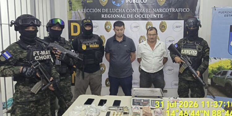 Por portación ilegal de armas y tráfico de drogas caen dos personas en Santa Rosa de Copán
